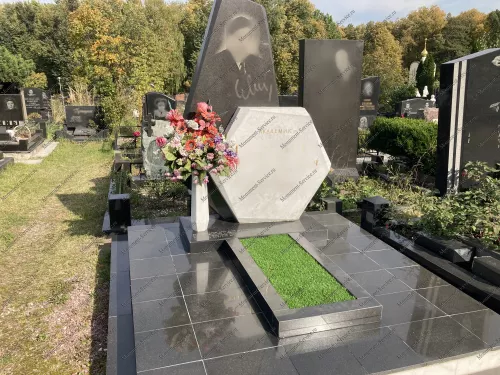 Цветник на кладбище